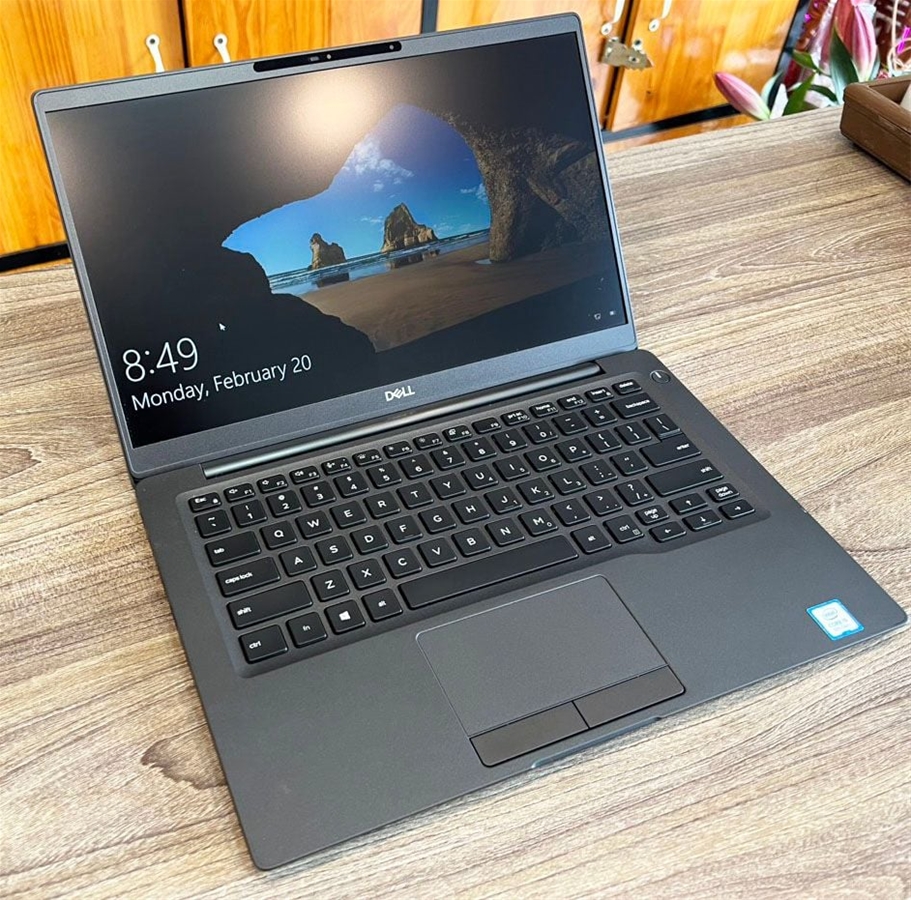 Laptop Dell Latitude 7400